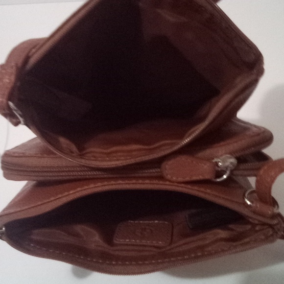 Giani Bernini Women's Bags Giani Bernini Triple-Zip Pebble Leather Crossbody - Picture 5 of 8